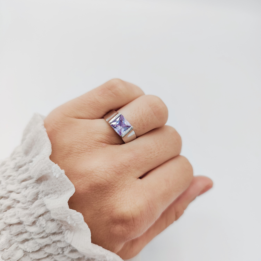 Anillo circonita lila