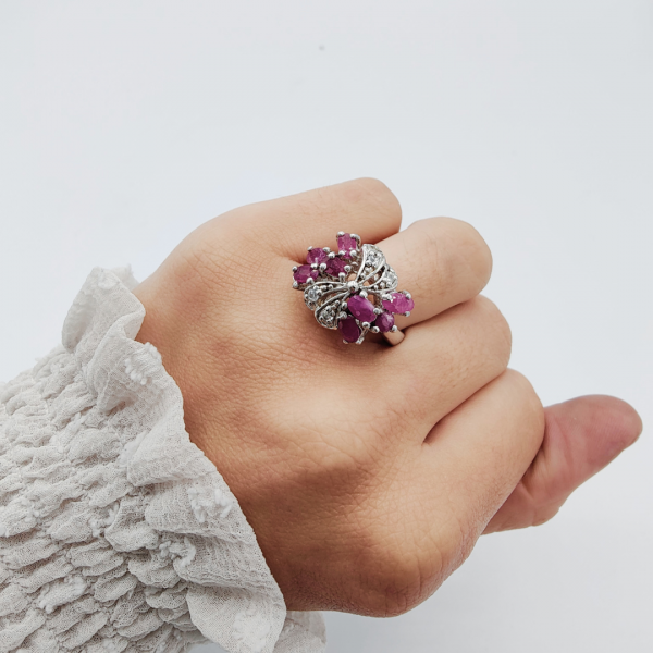Anillo flor de rubís
