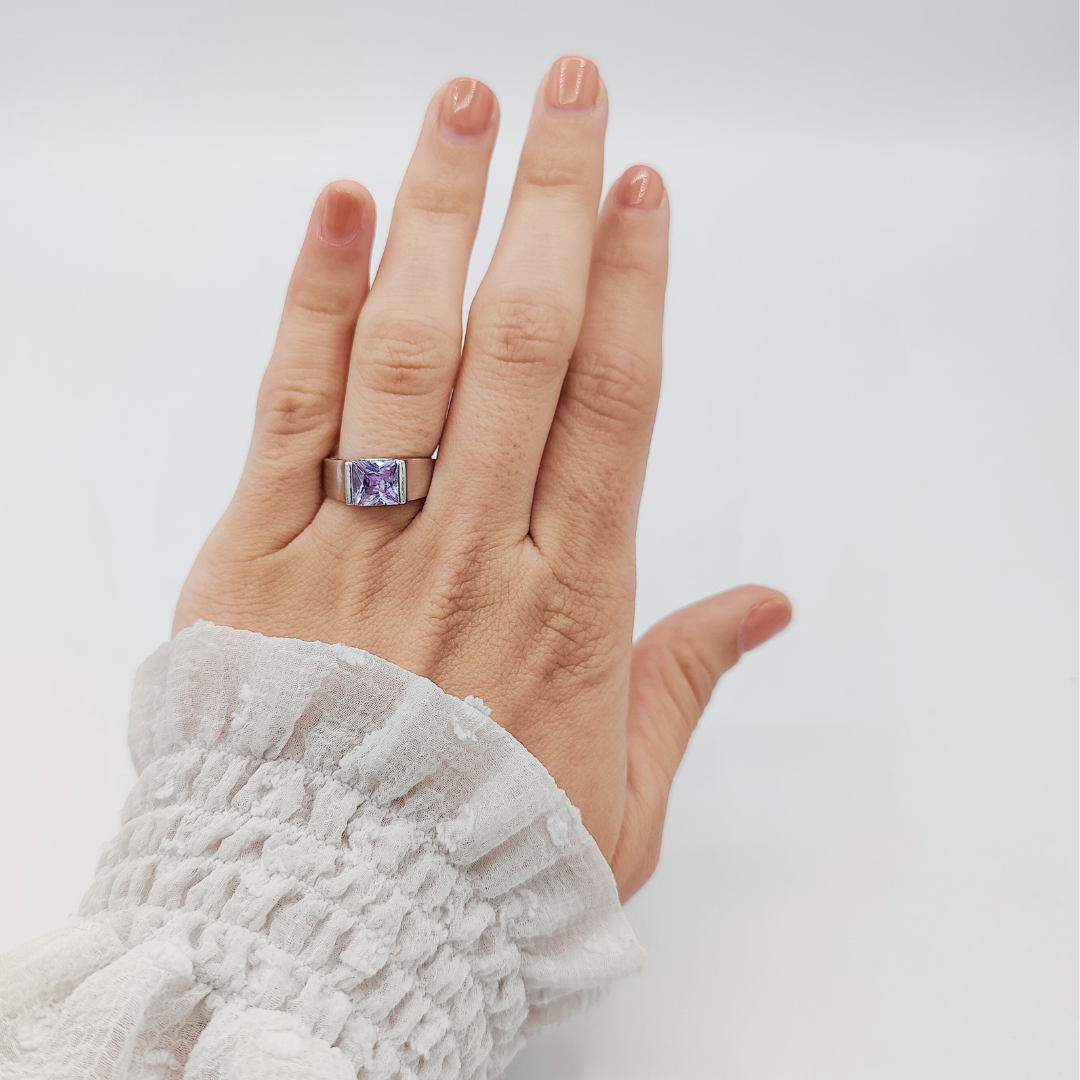 Anillo circonita lila