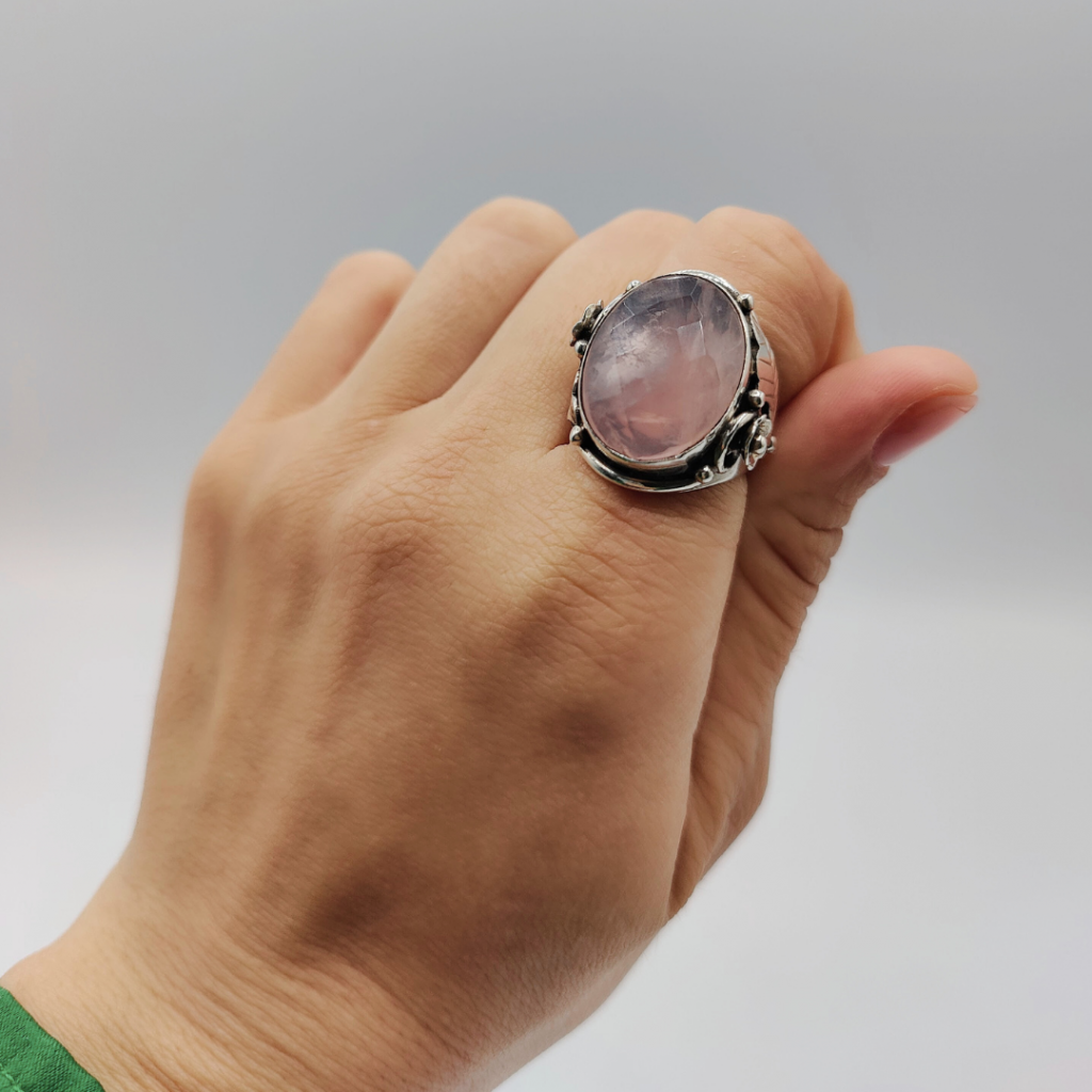 Anillo estilo vintage cuarzo rosa