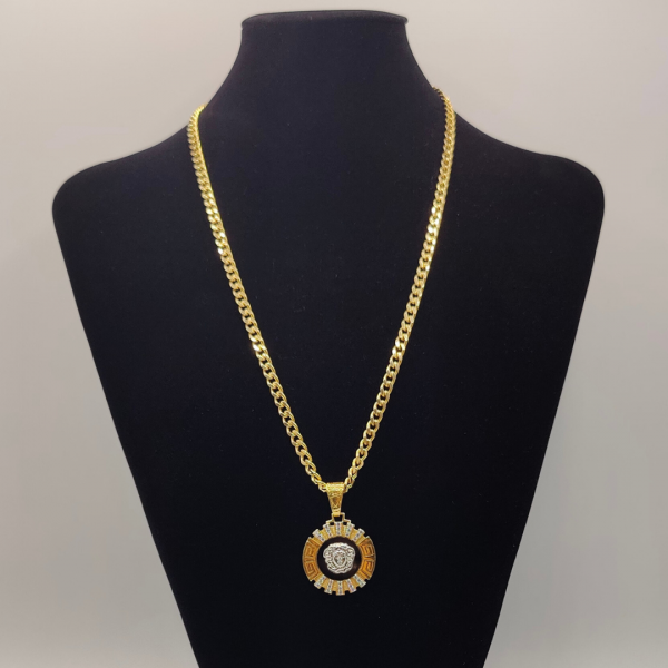 Medalla Redonda con Circonitas, Logo Estilo Versace Grabado y Medusa en Relieve sobre Cristal Negro