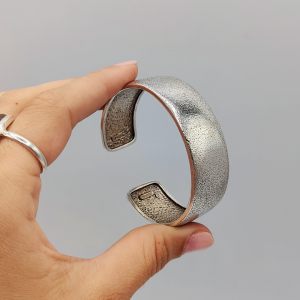 Brazalete con textura
