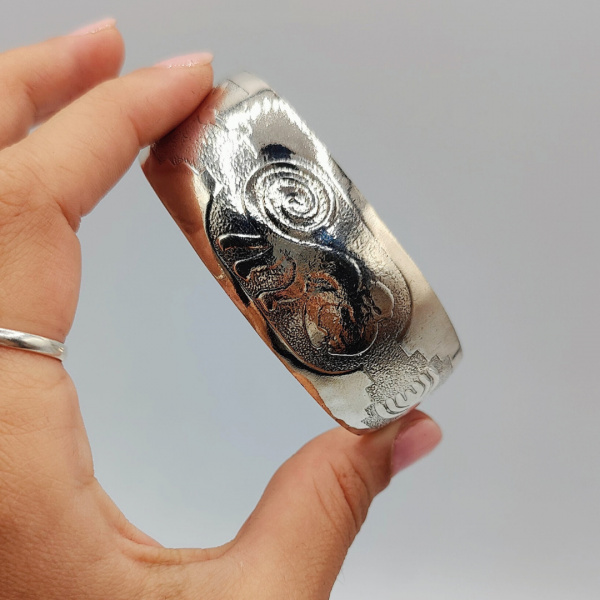 Brazalete grabados