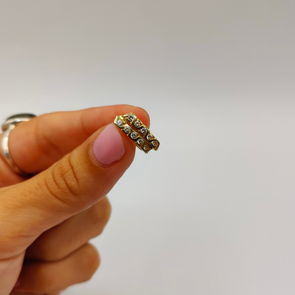 Pendiente Línea de Circonitas en Oro de 18K