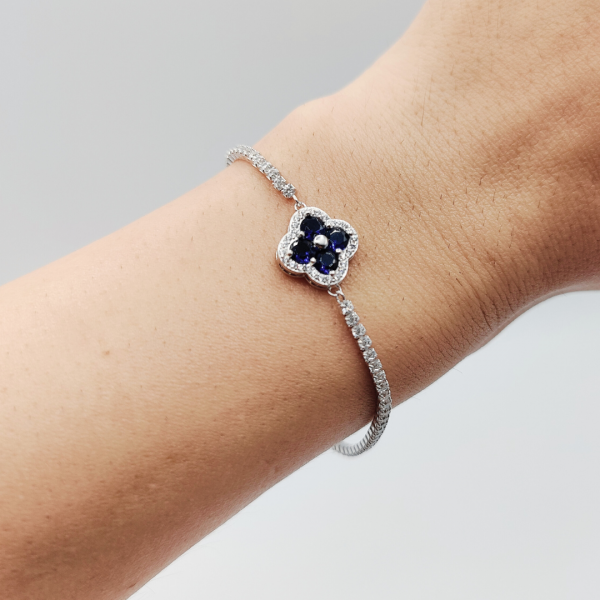 Pulsera de Circonitas con Flor Azul en el Centro