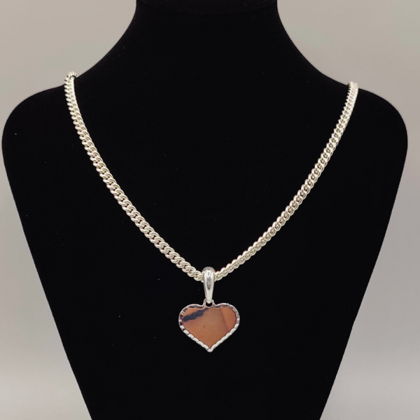 Colgante Corazón de Plata con Detalle en los Bordes