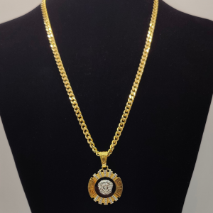 Medalla Redonda con Circonitas, Logo Estilo Versace Grabado y Medusa en Relieve sobre Cristal Negro