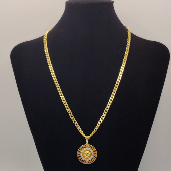 Medalla Redonda con Logo Estilo Versace, Circonitas alrededor y Medusa en Relieve en el Centro