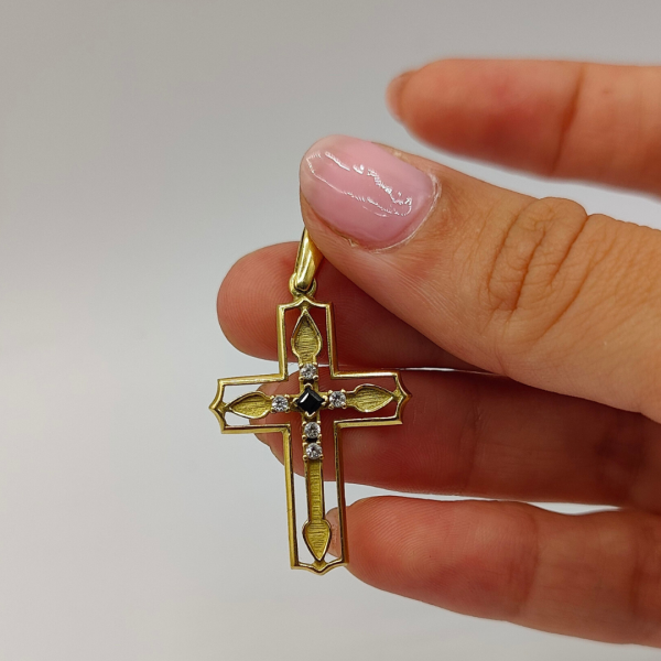 Cruz con diamantes oro de 18 k