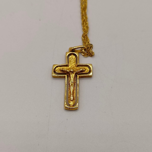 Cruz de oro de 18 quilates