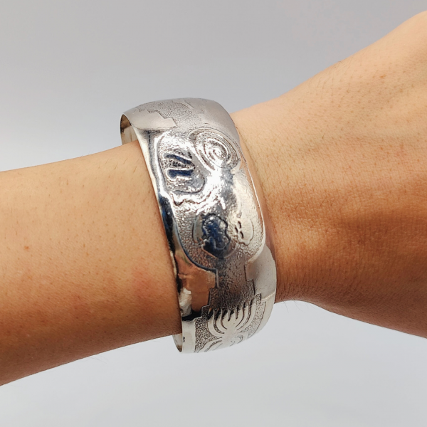 Brazalete grabados