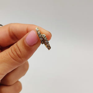 Pendiente Línea de Circonitas en Oro de 18K