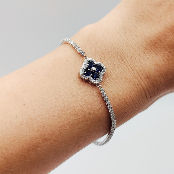 Pulsera de Circonitas con Flor Azul en el Centro