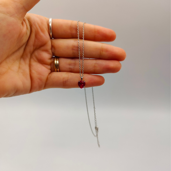 Collar de Plata con Cristal de Corazón Rosa