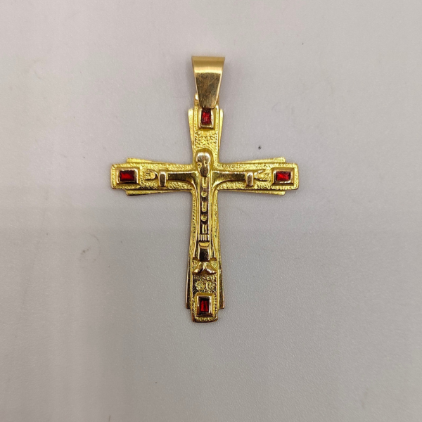 Cruz con la figura de jesús grabada