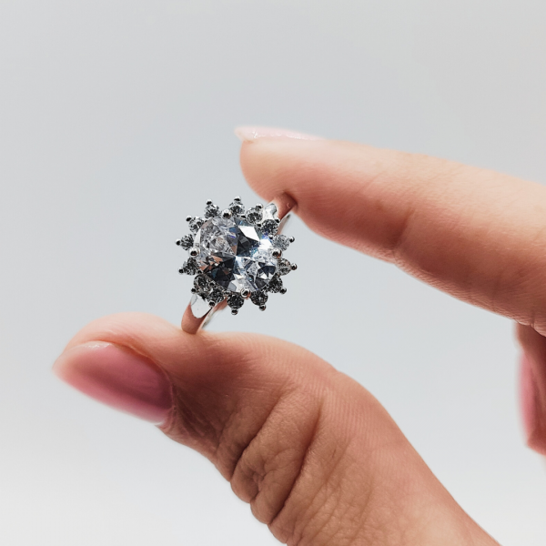 Anillo Flor con Circonitas Ajustable