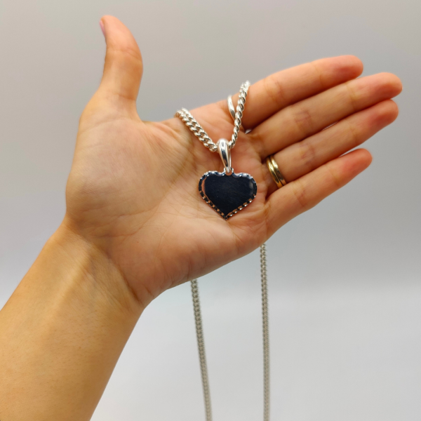 Colgante Corazón de Plata con Detalle en los Bordes