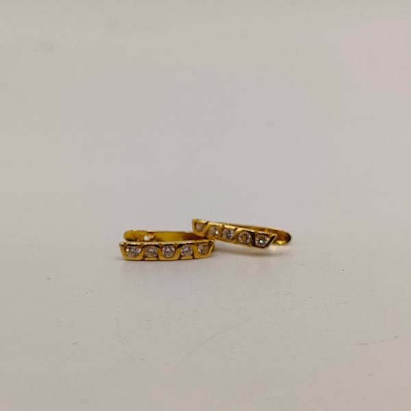 Pendiente Línea de Circonitas en Oro de 18K