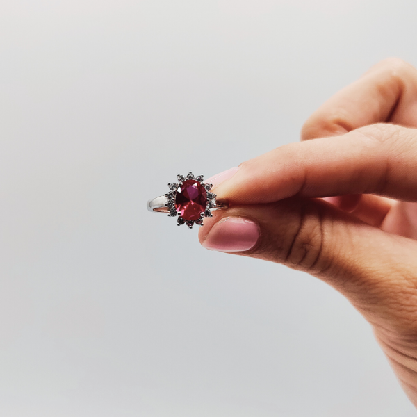 Anillo Flor con Circonitas Fucsia Ajustable