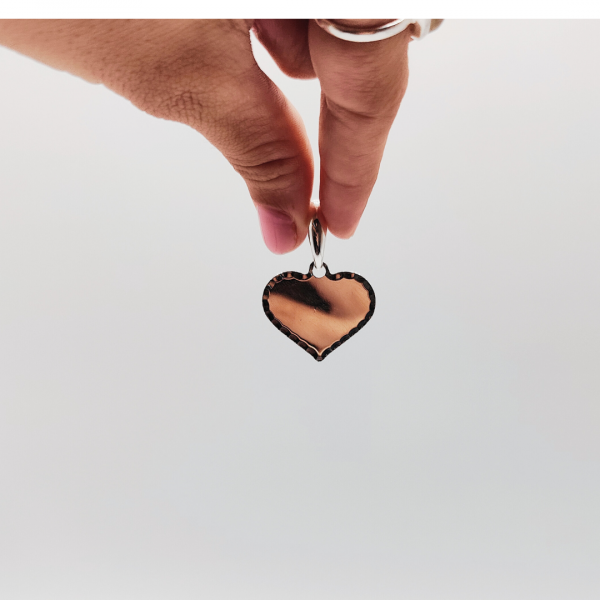 Colgante Corazón de Plata con Detalle en los Bordes