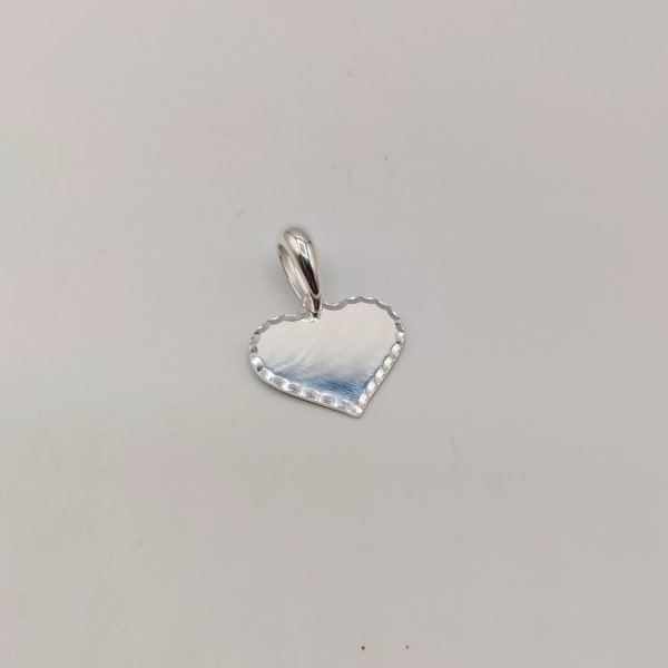 Colgante Corazón de Plata con Detalle en los Bordes
