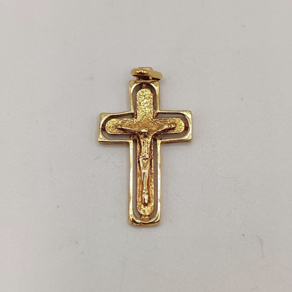 Cruz de oro de 18 quilates