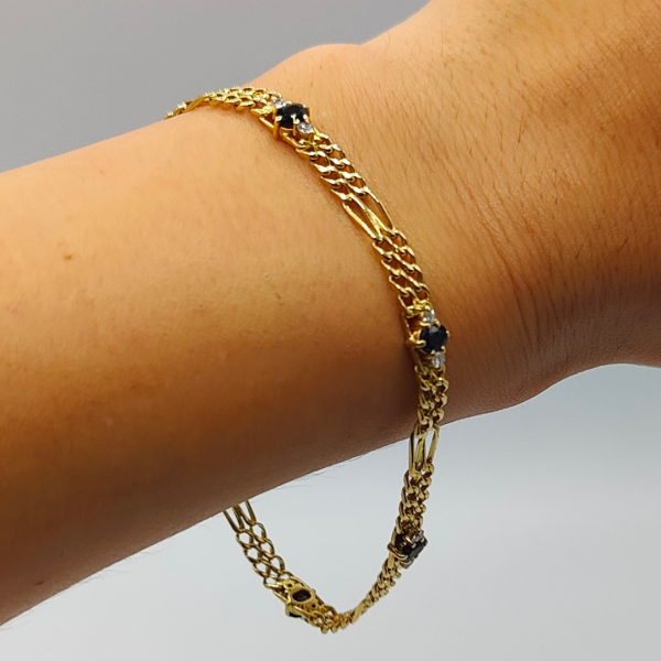Pulsera doble fígaro unidas por un zafiros y diamantes