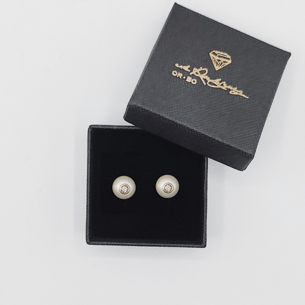 Pendientes de Perla con Diamante y Cierre en Oro de 18 Quilates