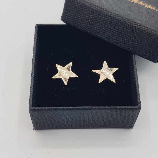 Pendientes en Forma de Estrella en Oro de 18 Quilates con Cierre a Presión