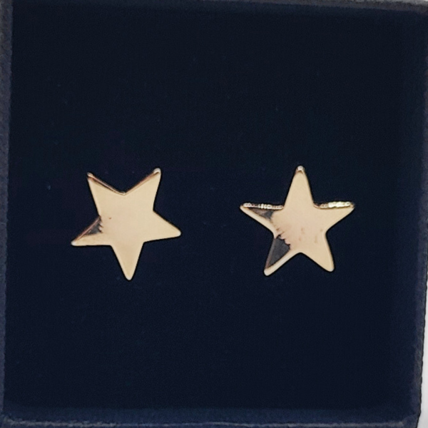 Pendientes en Forma de Estrella en Oro de 18 Quilates con Cierre a Presión