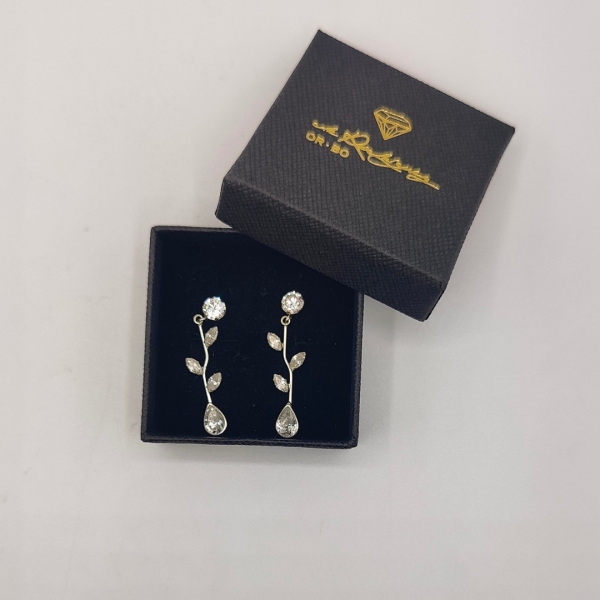 Pendientes en Forma de Lagrima en Oro Blanco de 18k con Circonitas
