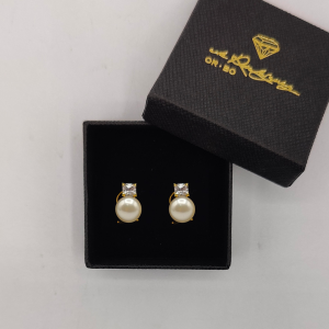 Pendiente con Perla Colgada de una Circonita Cuadrada en Oro de 18K