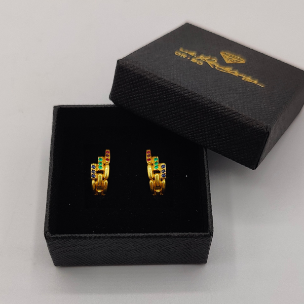 Pendiente de Oro de 18K con Zafiros, Esmeraldas y Rubíes