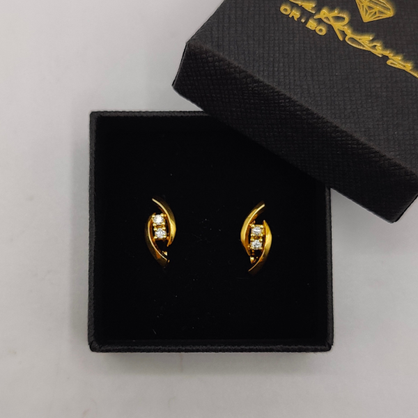 Pendiente de Oro de 18K con Dos Diamantes Suspendidos