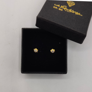 Pendiente Florecita con Circonita en el Centro en Oro Dorado y Blanco de 18K