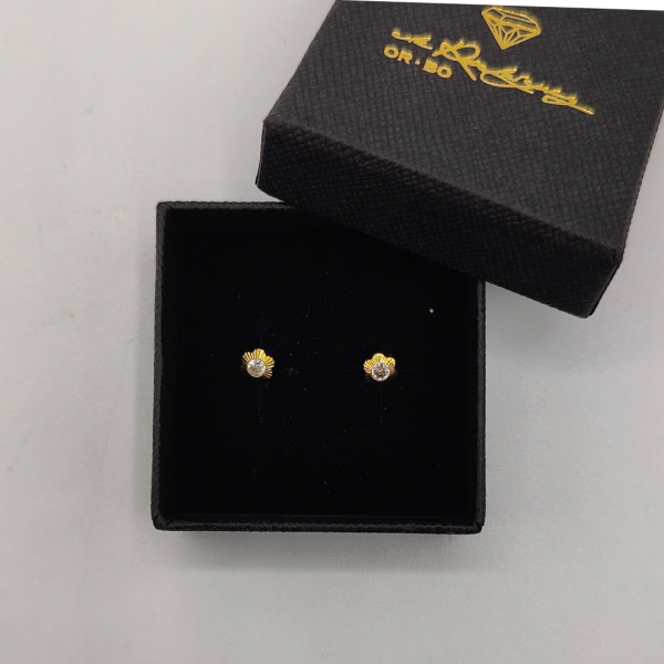 Pendiente Florecita con Circonita en el Centro en Oro Dorado y Blanco de 18K