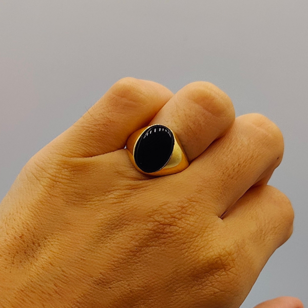 Anillo Sello en Oro de 18k con Ágata Negra