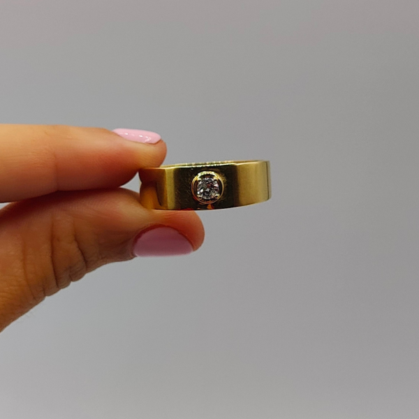 Anillo solitario con diamante y oro de 18 k