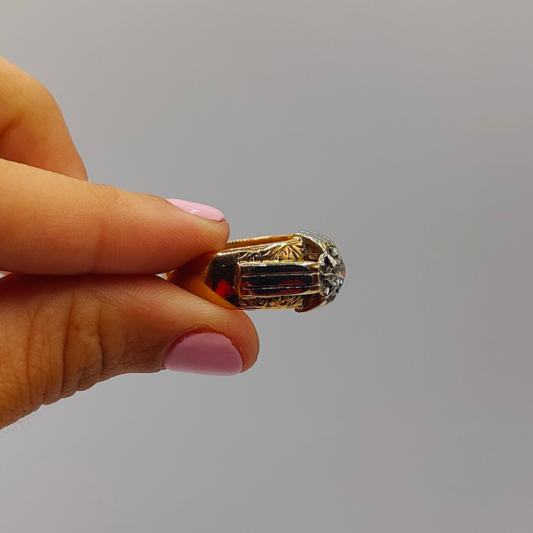 Anillo sortija de caballero mezcla de oros y diamantes