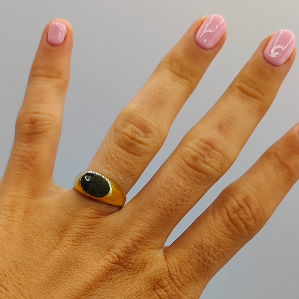 Anillo sello con un diamante oro de 18 k