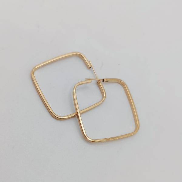 Pendiente de Aro Cuadrado en Oro de 18K