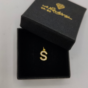 Colgante letra S en oro de 18 k con circonitas REF: CG152