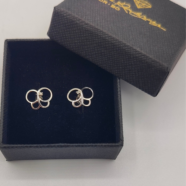 Pendientes de Mariposa en Oro Blanco de 18k con Diamante