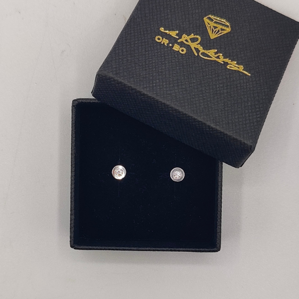 Pendientes Redondos con circonitas en Oro Blanco de 18k