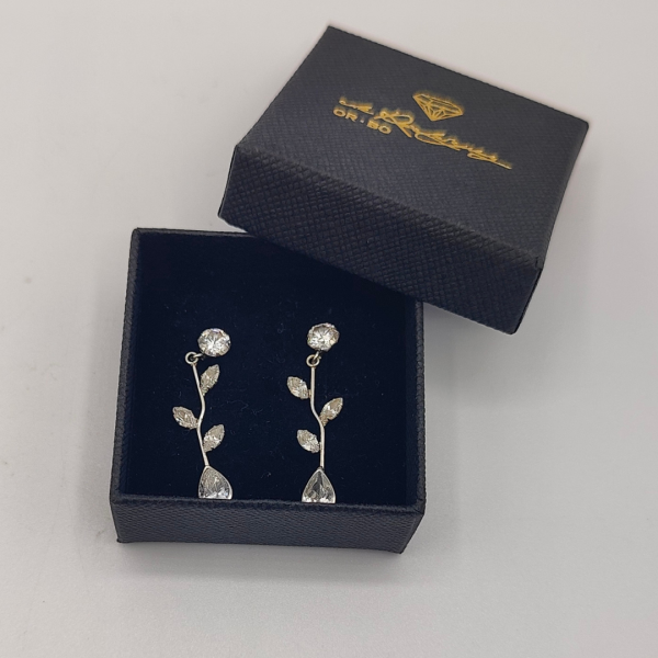 Pendientes en Forma de Lagrima en Oro Blanco de 18k con Circonitas