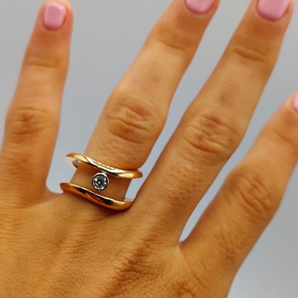 Anillo Solitario en Oro de 18k con Diamante de 60 mm