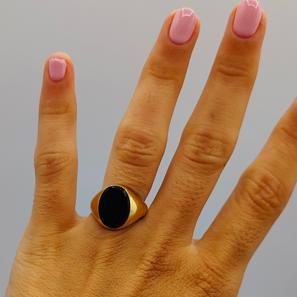 Anillo Sello en Oro de 18k con Ágata Negra