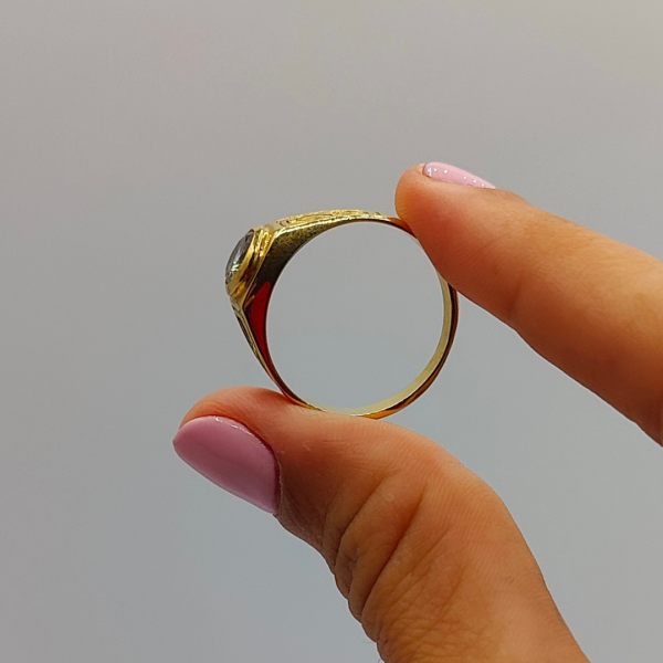 Anillo de Caballero en Oro de 18k con Circonita