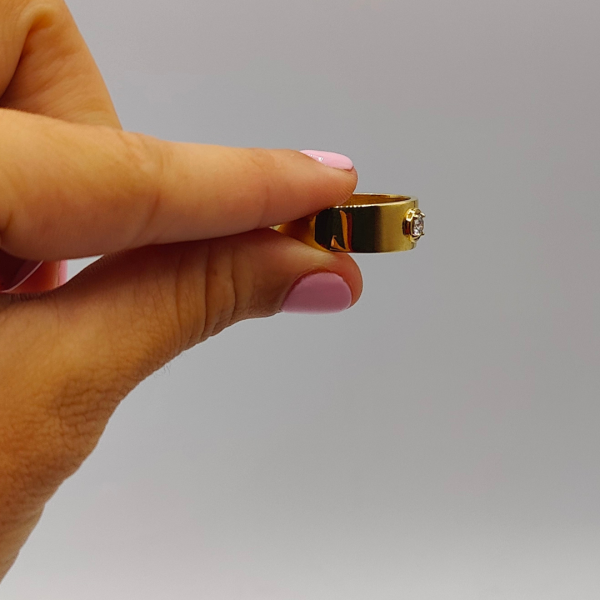 Anillo solitario con diamante y oro de 18 k