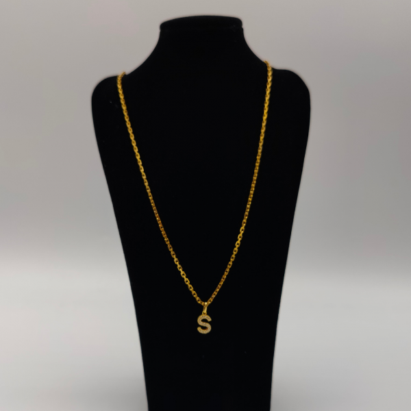 Colgante letra S en oro de 18 k con circonitas REF: CG152